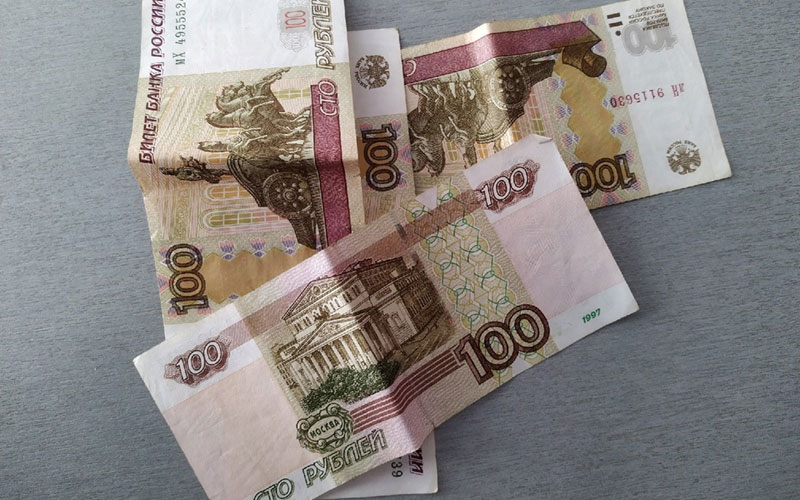 В Саранске прокуратура защитила права работника, добившись выплаты задержанной зарплаты и компенсации