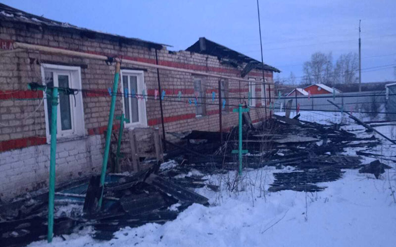 Ночной пожар в Мордовии: трехквартирный дом охвачен огнем в поселке Липки