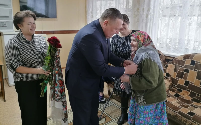 В Старошайговском районе чествовали тружениц тыла юбилейными медалями