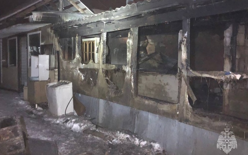В Ивановке под Саранском огненная стихия охватила баню и хозяйственные постройки