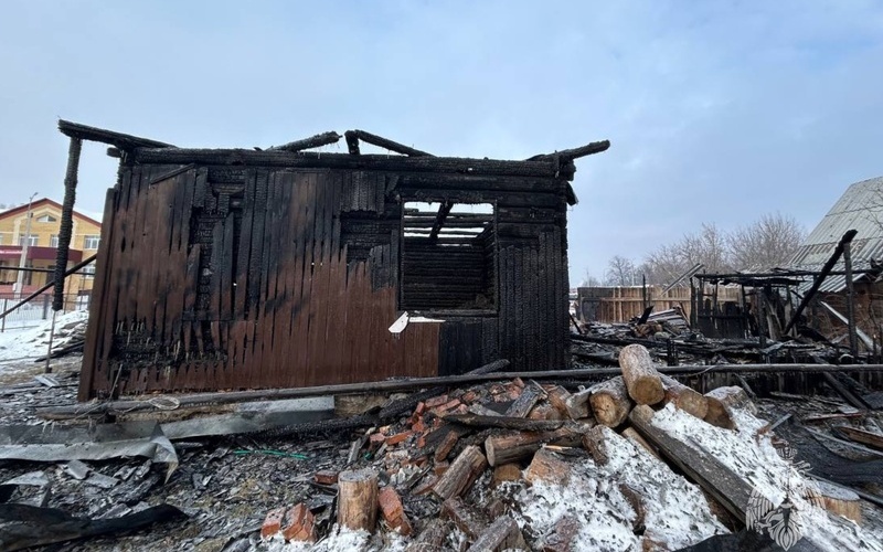 Ночной кошмар в Мордовии: Огонь полностью уничтожил частный дом в поселке Умёт