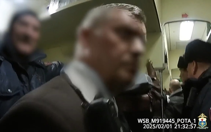 Пьяный дебош в поезде Мордовии: пассажиров сняли с рейса за драку и срыв стоп-крана