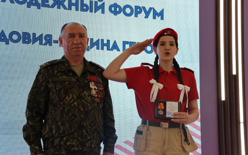 Юным героям Мордовии вручили награды «Юнармейская доблесть» на форуме патриотизма