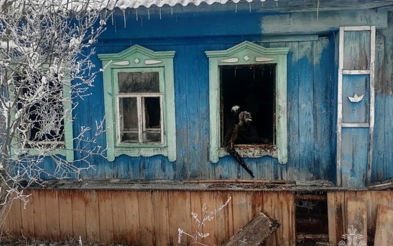 Трагедия в Мордовии: 76-летний пенсионер погиб в пожаре в поселке Плосское