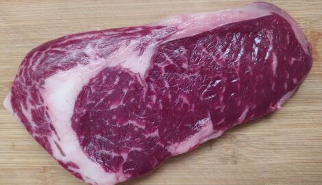 Мясной рацион россиян: потребление мяса выросло до рекордных 83 кг на человека
