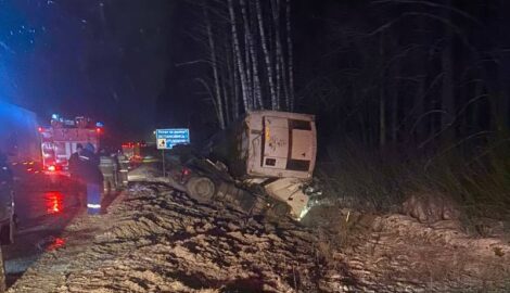 Трагедия на трассе М5 "Урал": Дальнобойщик погиб под обломками собственного грузовика