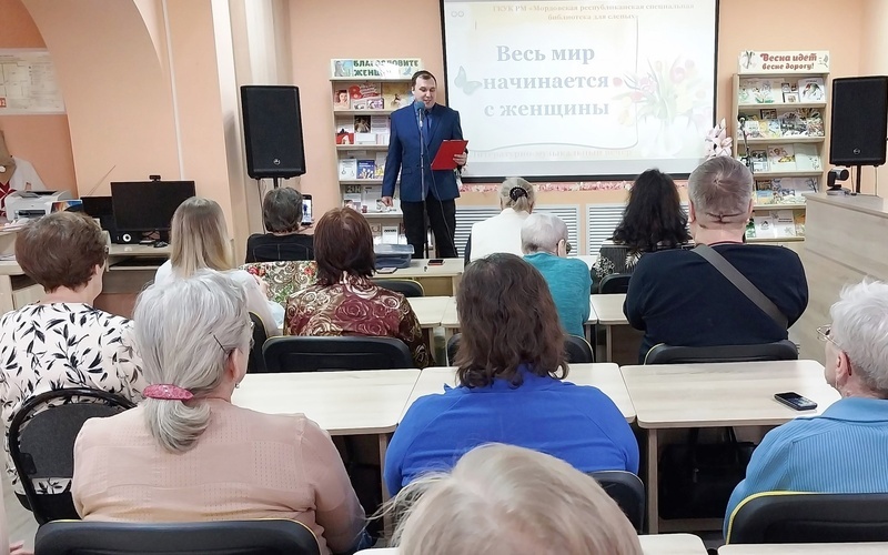 Весеннее вдохновение: Саранские поэты воспели красоту женщин стихами и музыкой