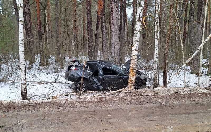 Чудо в Мордовии: 20-летний водитель "Весты" выжил в жутком ДТП, врезавшись в деревья