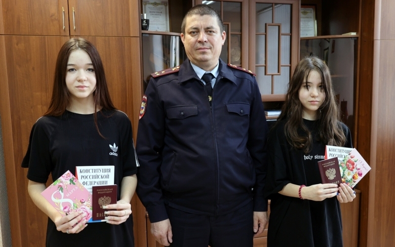 В Саранске сестры-близнецы отметили 14-летие и получили первые паспорта
