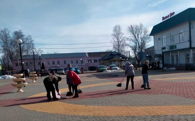 Неожиданно ранняя весна в Мордовии дала старт субботникам на месяц раньше срока