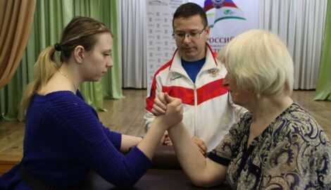 Сила духа: В Саранске прошли захватывающие соревнования по армрестлингу среди незрячих