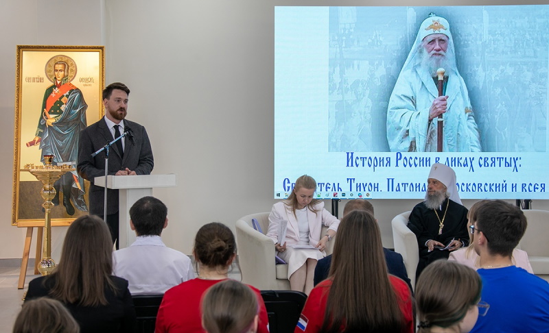 Диалог поколений: Молодежь Саранска исследует духовное наследие России в центре «Россия – наша история»