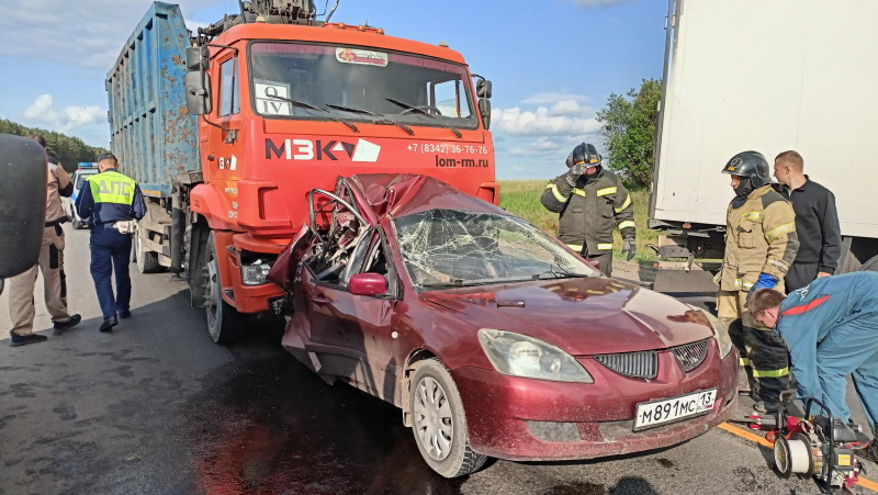 Роковой удар на трассе: Двое 18-летних парней погибли в страшном ДТП с КамАЗом в Мордовии