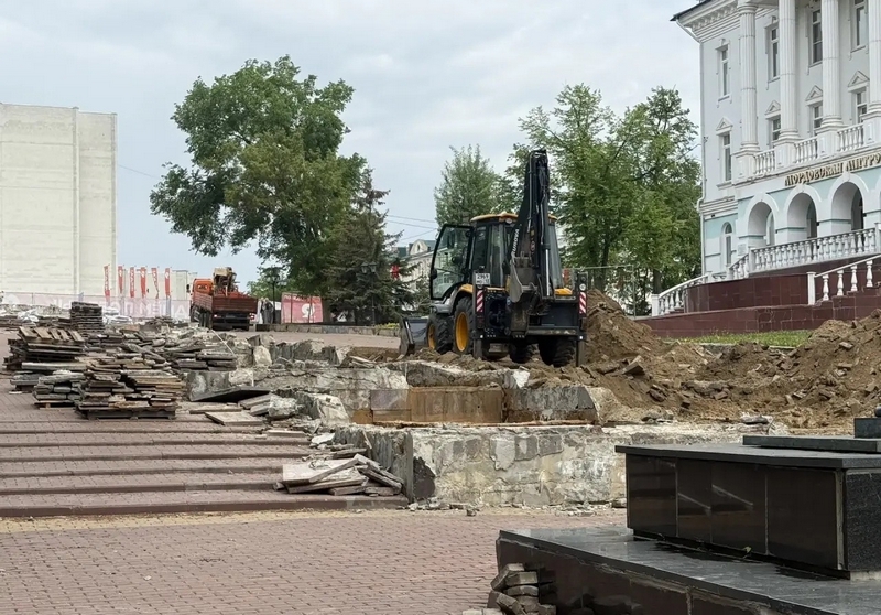В Саранске начался активный демонтаж покрытия на Фонтанном спуске