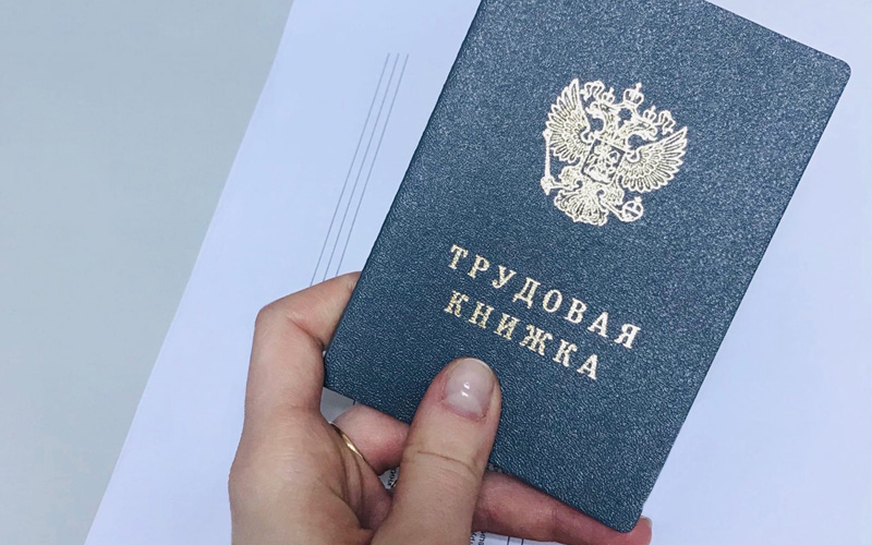 Увольнение по собственному желанию при беременности: права работницы и позиция закона