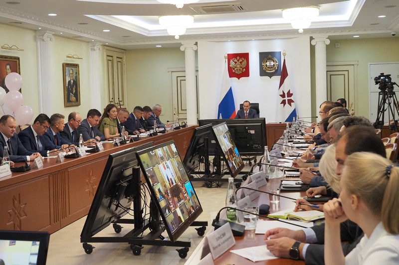 Глава Мордовии раскритиковал ведомства за медленную реакцию на энергоаварии и сбои в работе транспорта